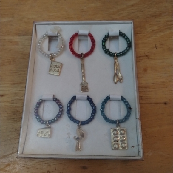 Other - New wine bottle charms kitchen baking theme